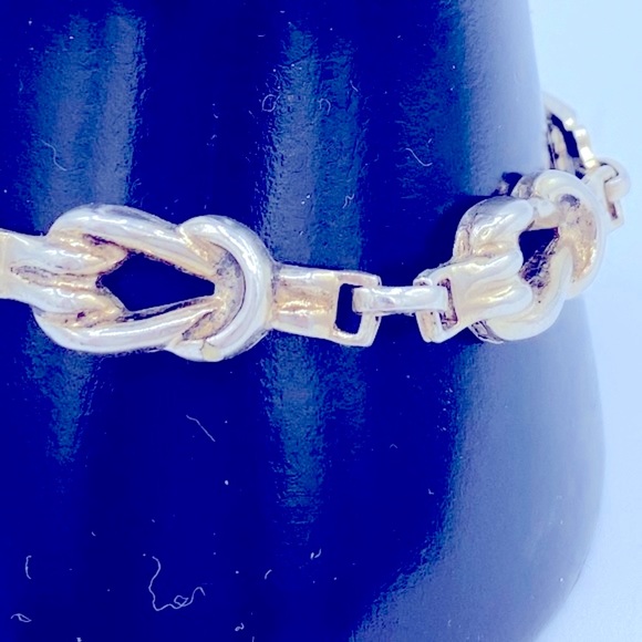 Vintage Barclay Link Bracelet With Interlocking Silver Tone Knots Signed - Picture 8 of 9